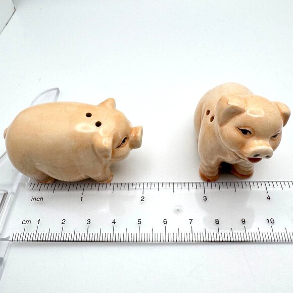 Cosmos Gifts Ceramic Hand Painted Country Farm Pig Piglet Salt Pepper Shaker - Picture 3 of 7